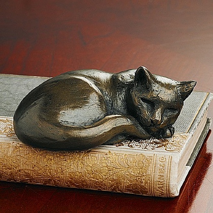 Statue Chat Endormi Museum Selection France